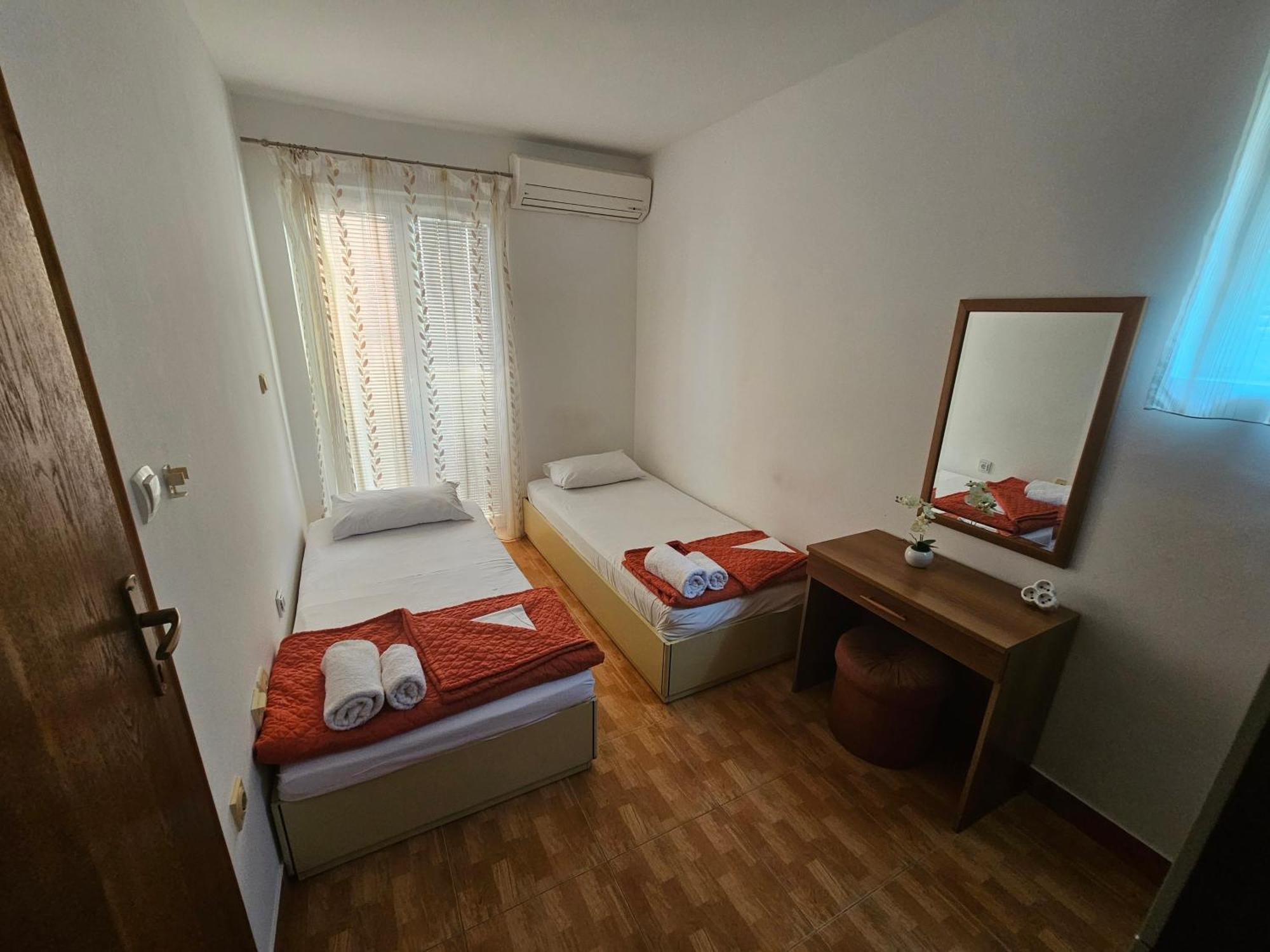 Apartments Drobni Pijesak Petrovac Rom bilde
